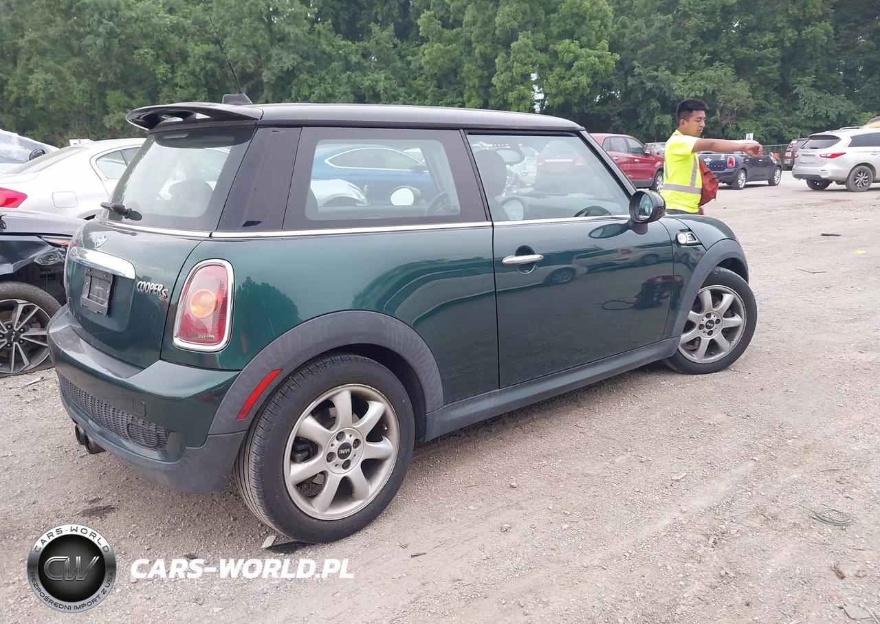 2009 Mini Cooper S VIN:WMWMF73589TT99832 - 4