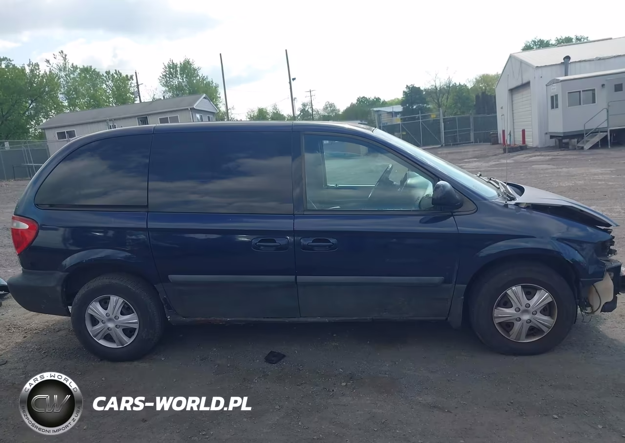 2005 Chrysler Town & Country VIN:1C4GP45RX5B343466 - 13