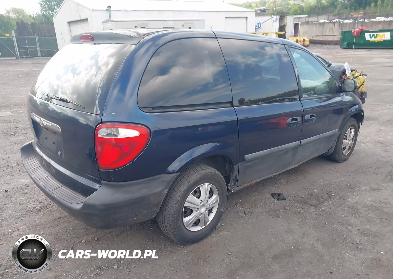 2005 Chrysler Town & Country VIN:1C4GP45RX5B343466 - 4