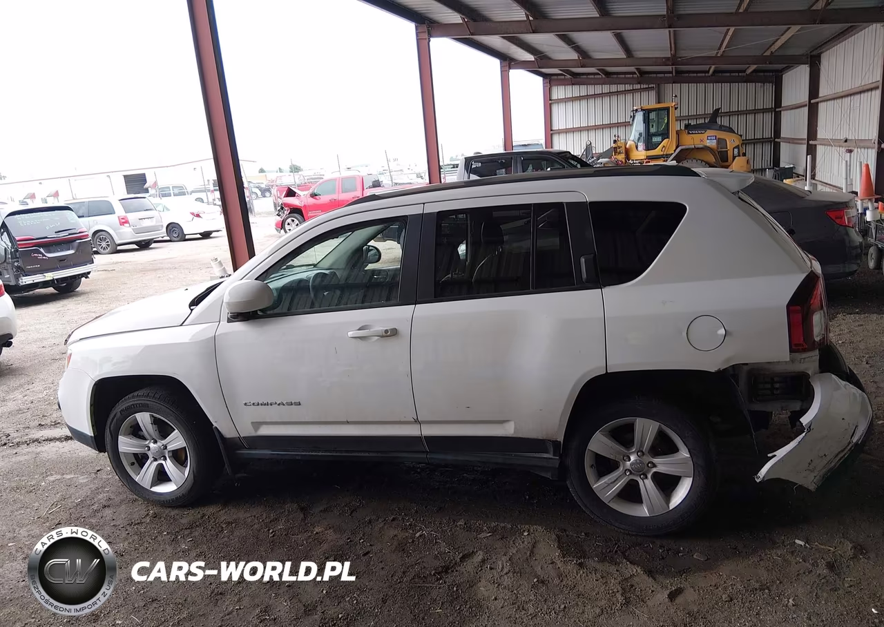 2014 Jeep Compass Latitude VIN:1C4NJDEB4ED646050 - 14