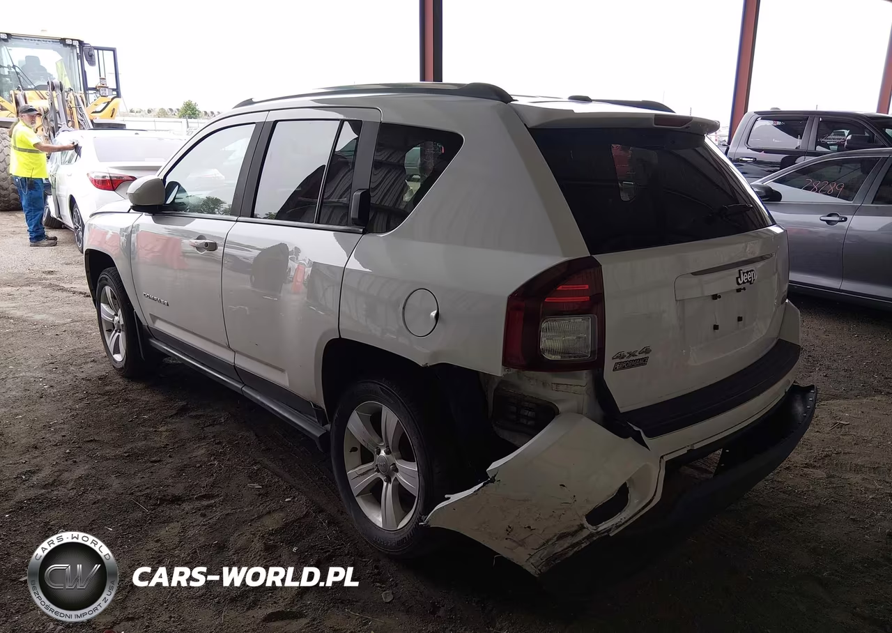 2014 Jeep Compass Latitude VIN:1C4NJDEB4ED646050 - 3