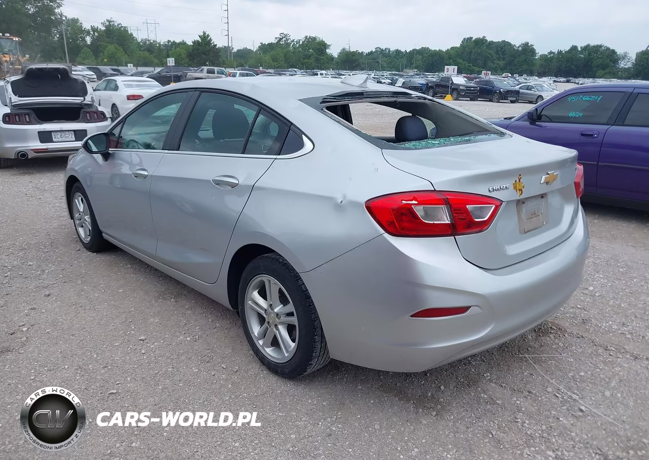 2018 Chevrolet Cruze Lt Auto VIN:1G1BE5SM1J7243857 - 3
