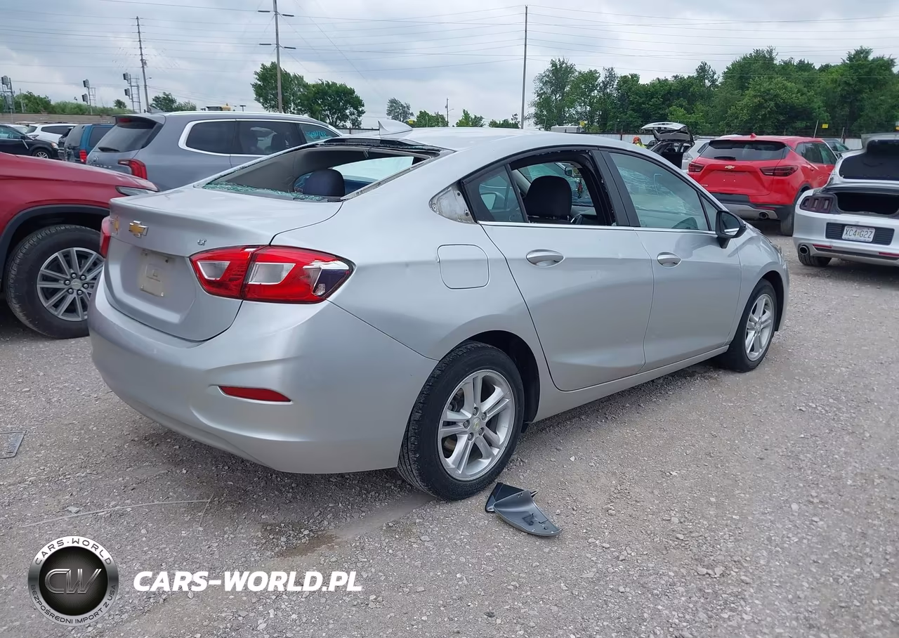 2018 Chevrolet Cruze Lt Auto VIN:1G1BE5SM1J7243857 - 4