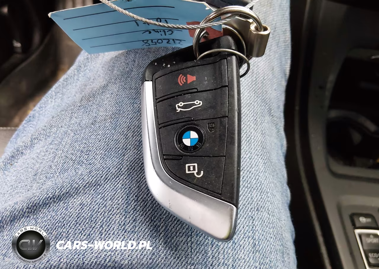 2018 BMW X1 xDrive28I VIN:WBXHT3C30J5K21459 - 11