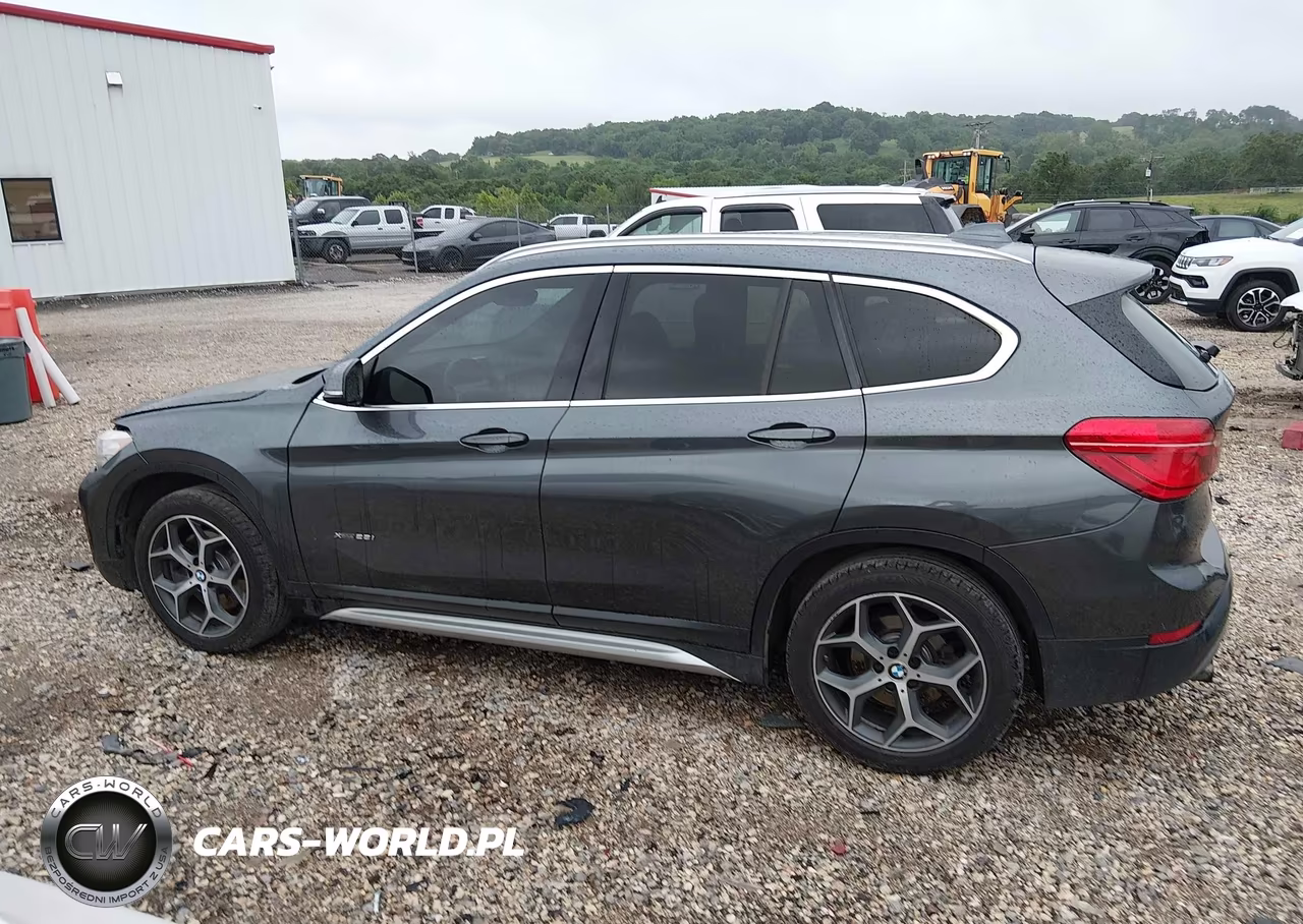 2018 BMW X1 xDrive28I VIN:WBXHT3C30J5K21459 - 14