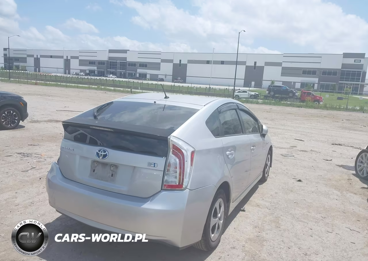2013 Toyota Prius Two VIN:JTDKN3DU5D5627035 - 4
