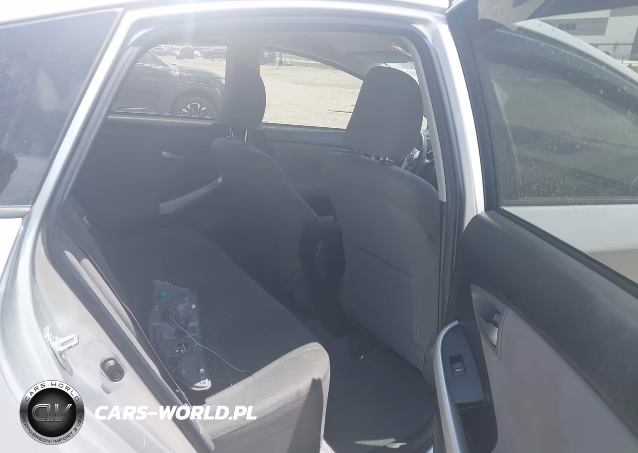 2013 Toyota Prius Two VIN:JTDKN3DU5D5627035 - 8