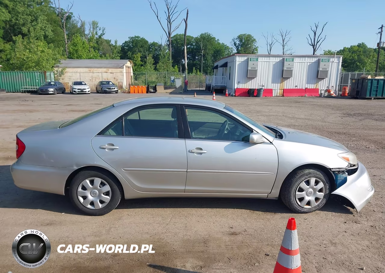 2002 Toyota Camry Le VIN:4T1BE32K32U504396 - 13
