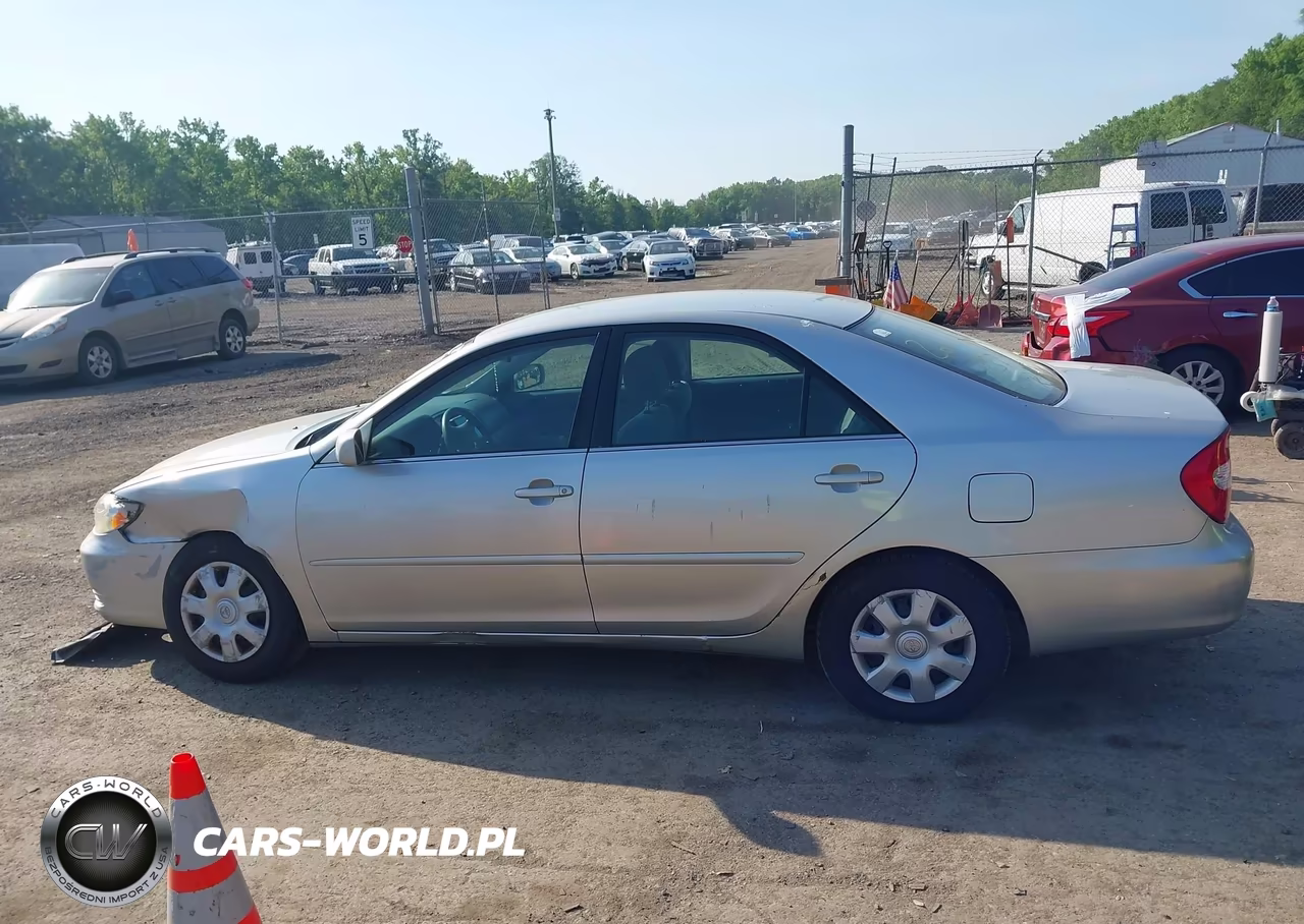 2002 Toyota Camry Le VIN:4T1BE32K32U504396 - 14