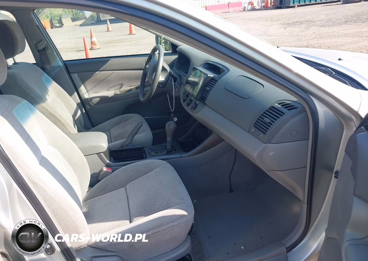 2002 Toyota Camry Le VIN:4T1BE32K32U504396 - 5