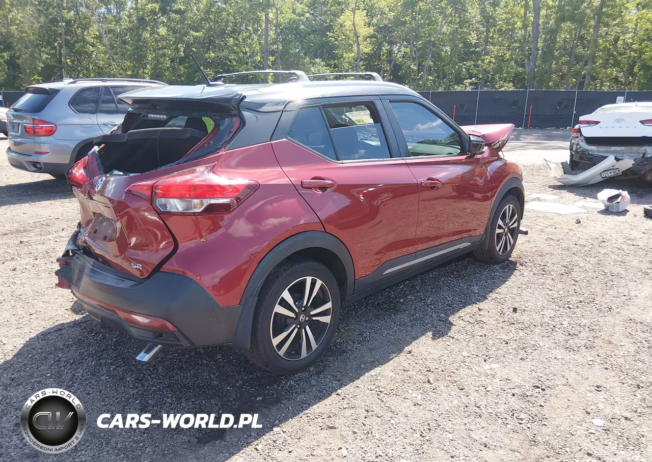 2019 Nissan Kicks Sr VIN:3N1CP5CU3KL563864 - 4