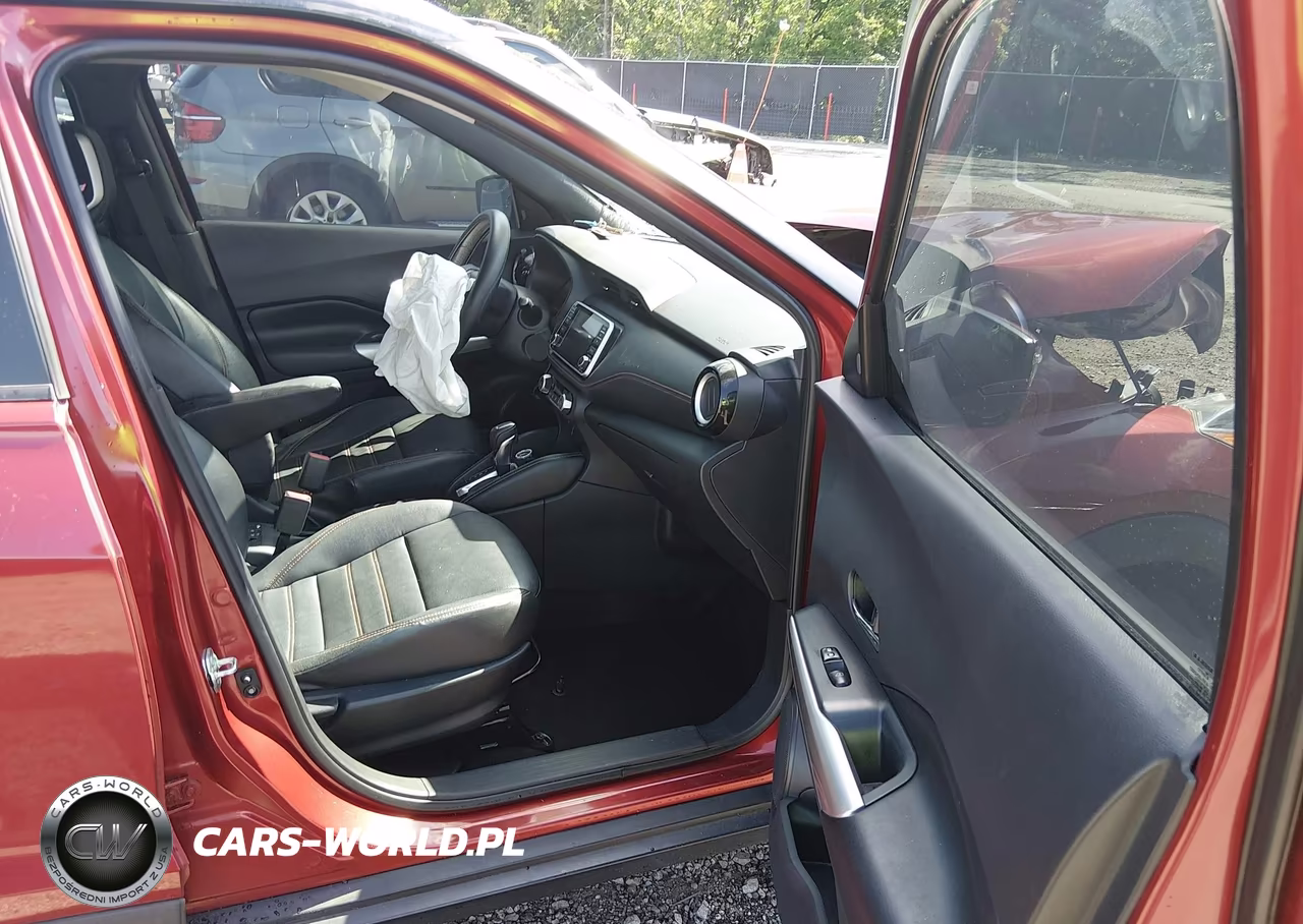 2019 Nissan Kicks Sr VIN:3N1CP5CU3KL563864 - 5