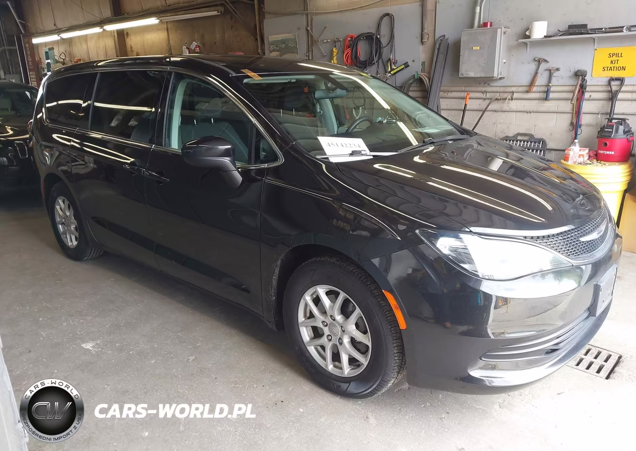 2020 Chrysler Voyager Lx