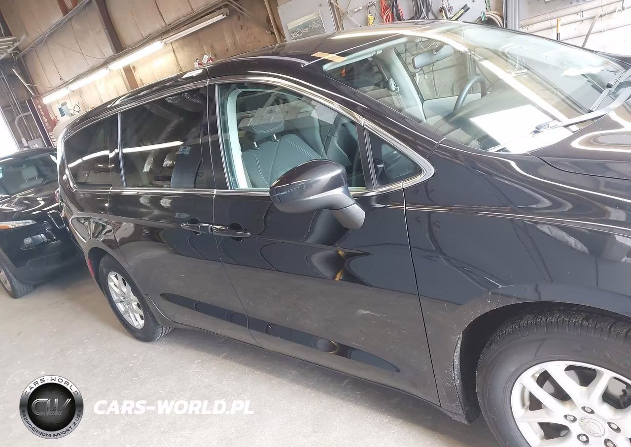 2020 Chrysler Voyager Lx VIN:2C4RC1CG9LR237612 - 13