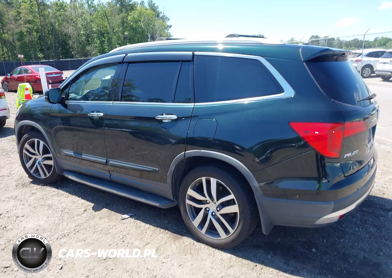 2017 Honda Pilot Touring VIN:5FNYF5H92HB018577 - 3