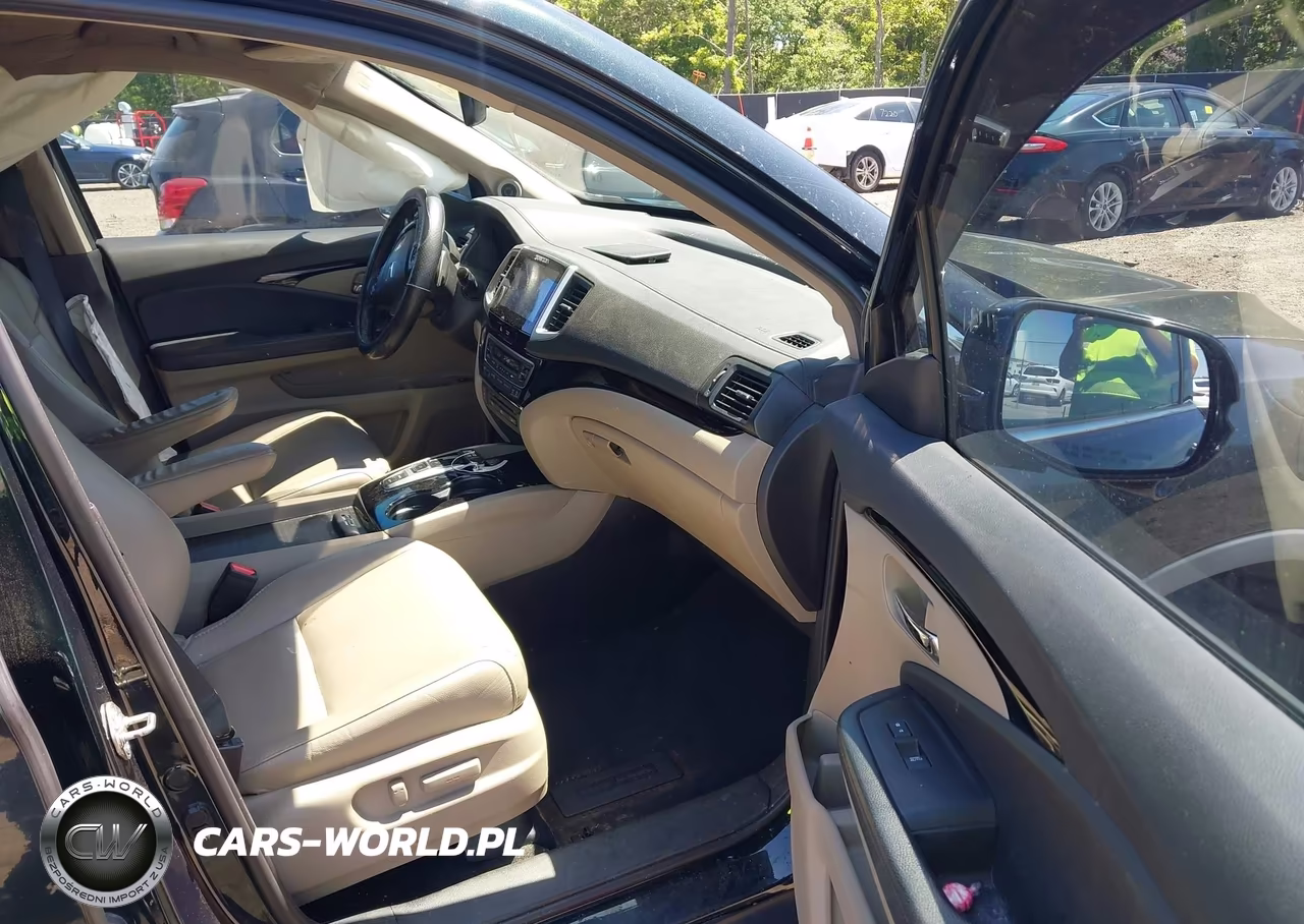 2017 Honda Pilot Touring VIN:5FNYF5H92HB018577 - 5