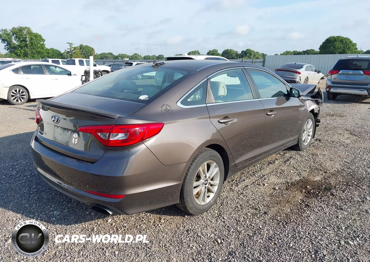2016 Hyundai Sonata Se VIN:5NPE24AF4GH366065 - 4