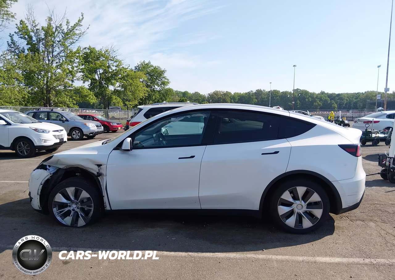 2023 Tesla Model Y VIN:7SAYGDEE3PF686365 - 13