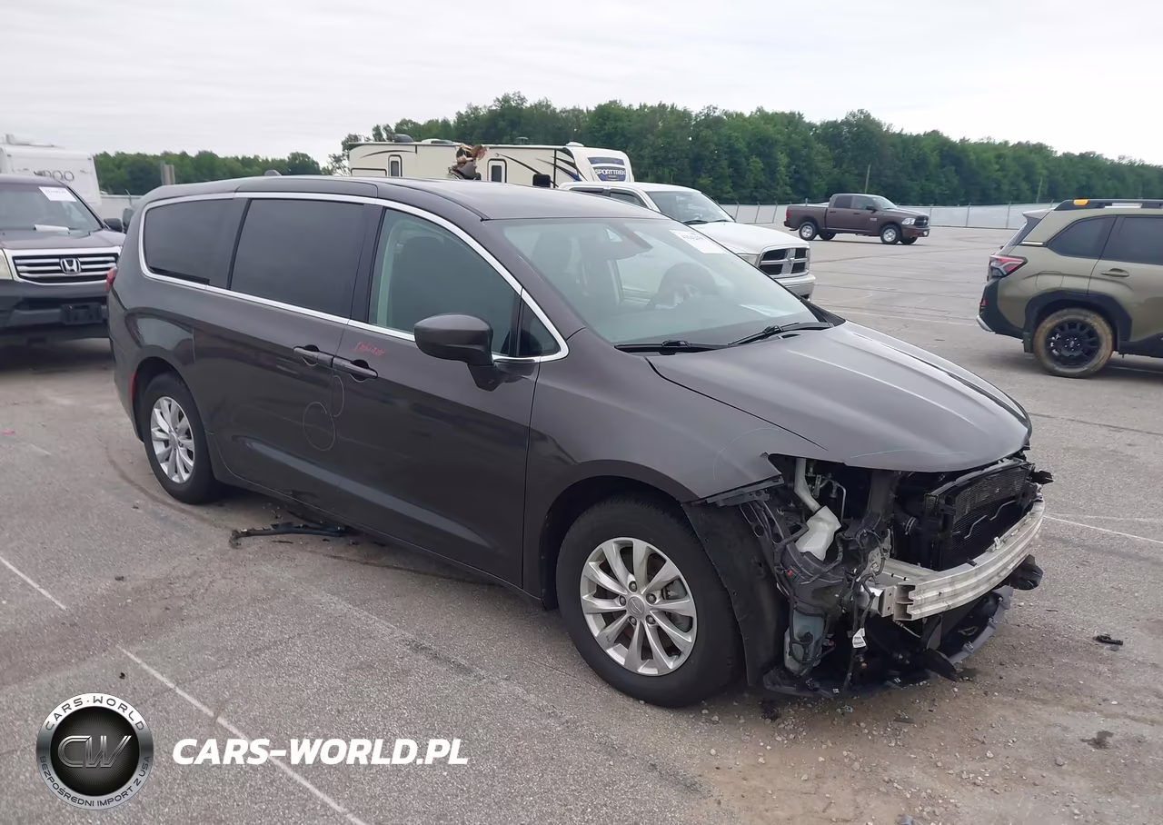 2017 Chrysler Pacifica Touring – zdjęcie 1 z 16