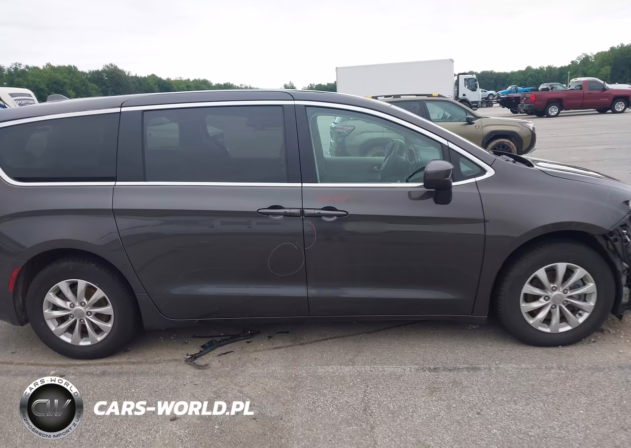 2017 Chrysler Pacifica Touring VIN:2C4RC1DGXHR507856 - 13