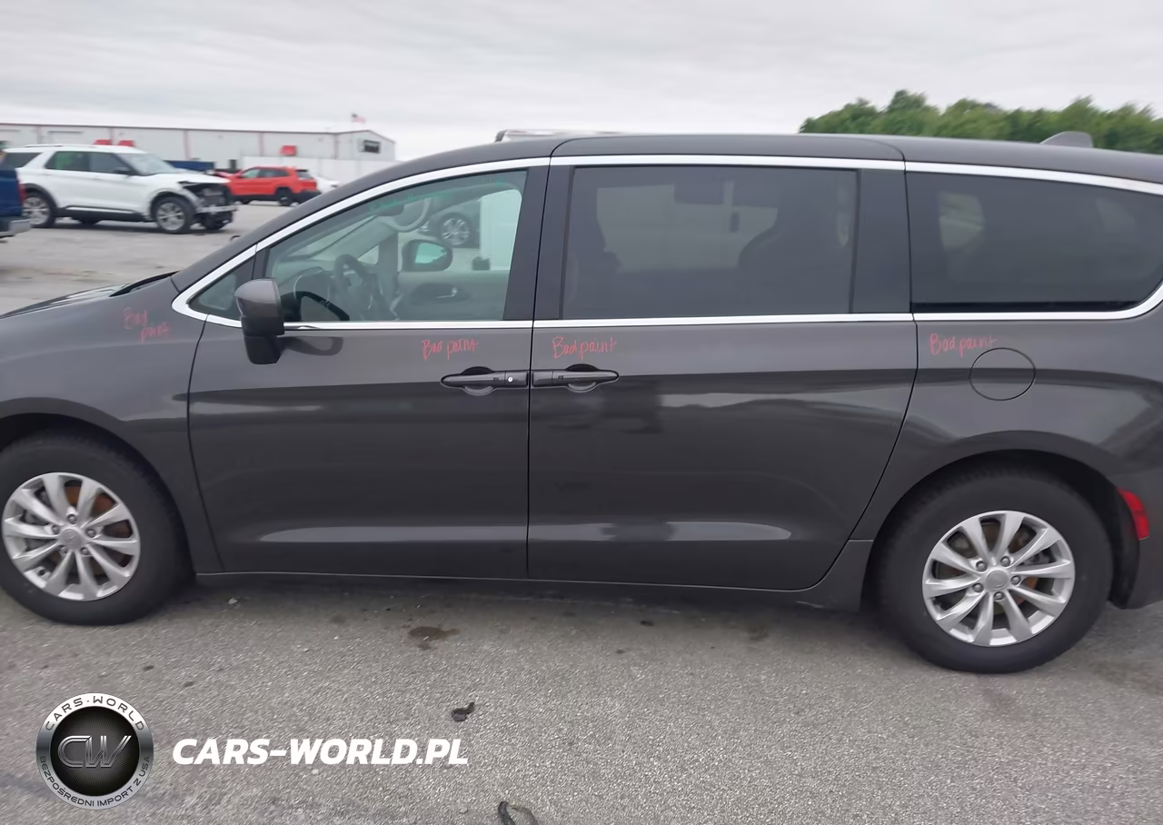 2017 Chrysler Pacifica Touring VIN:2C4RC1DGXHR507856 - 14