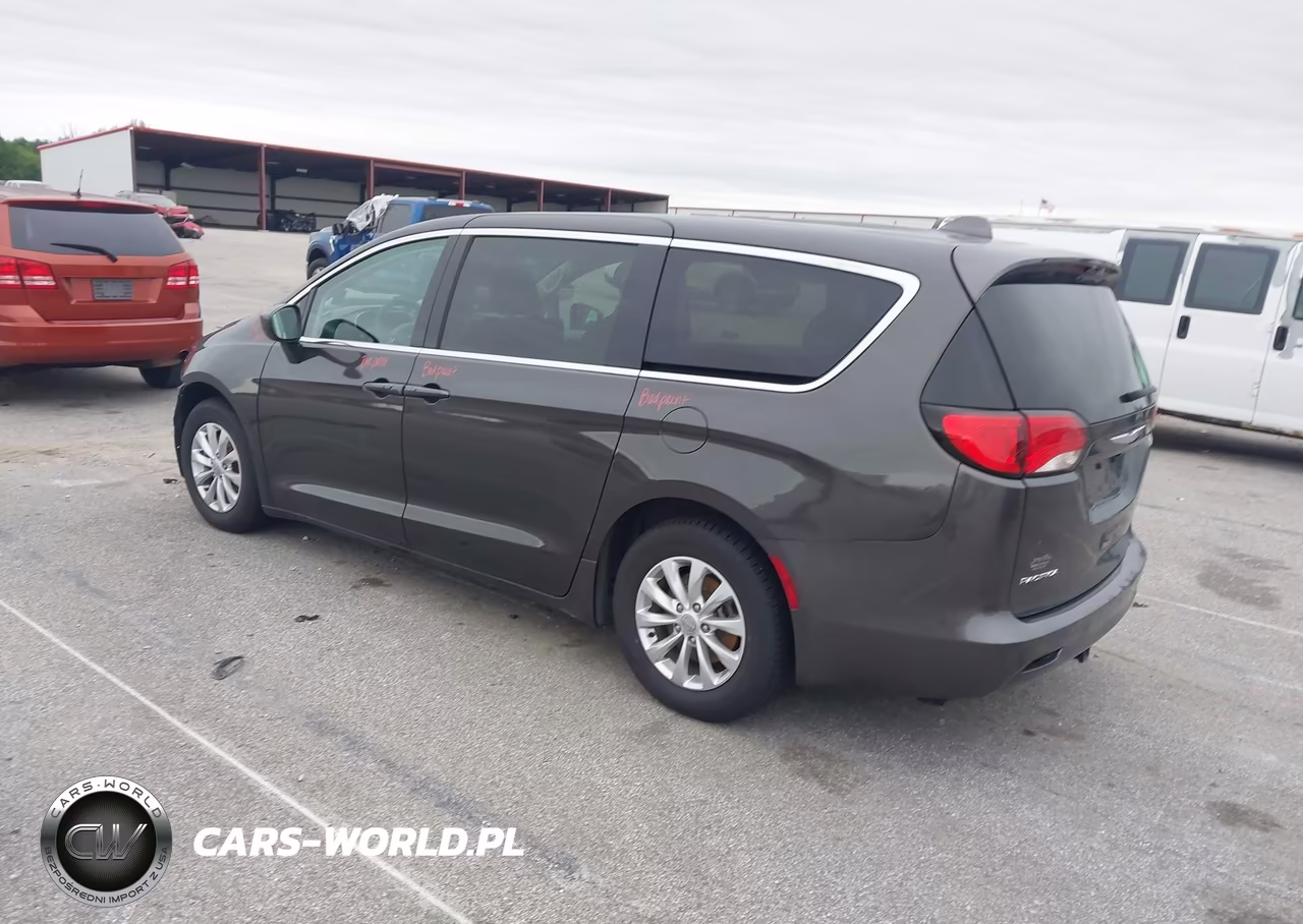 2017 Chrysler Pacifica Touring VIN:2C4RC1DGXHR507856 - 3