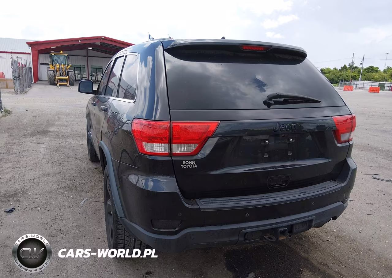 2012 Jeep Grand Cherokee Laredo VIN:1C4RJEAG2CC329671 - 3