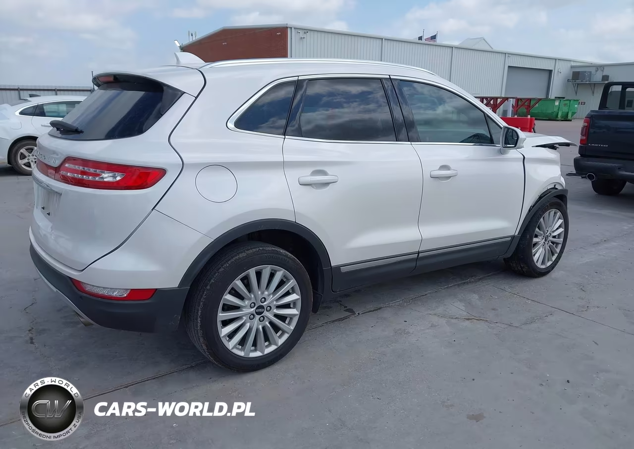 2019 Lincoln Mkc Standard VIN:5LMCJ1C96KUL12144 - 4