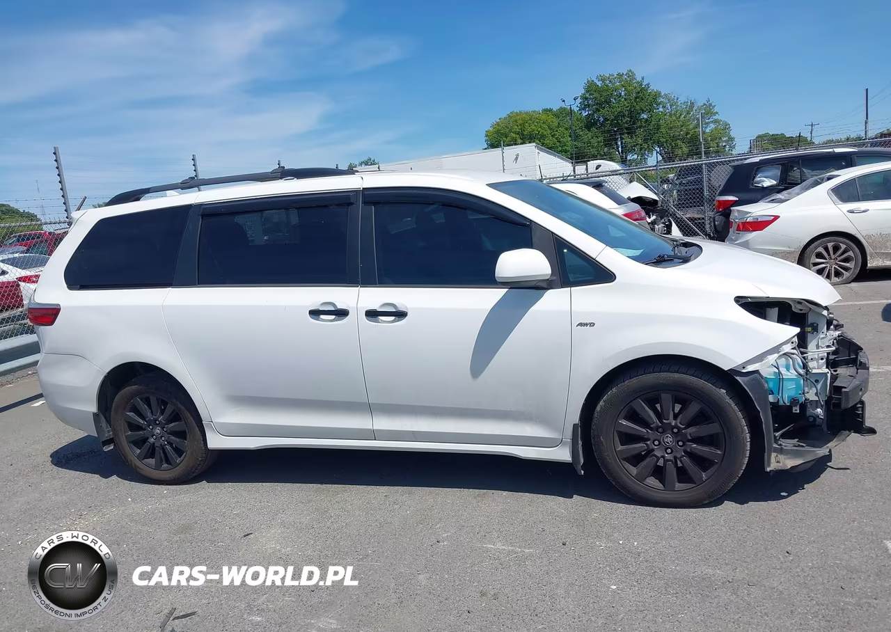 2018 Toyota Sienna Le 7 Passenger VIN:5TDJZ3DC3JS202605 - 13