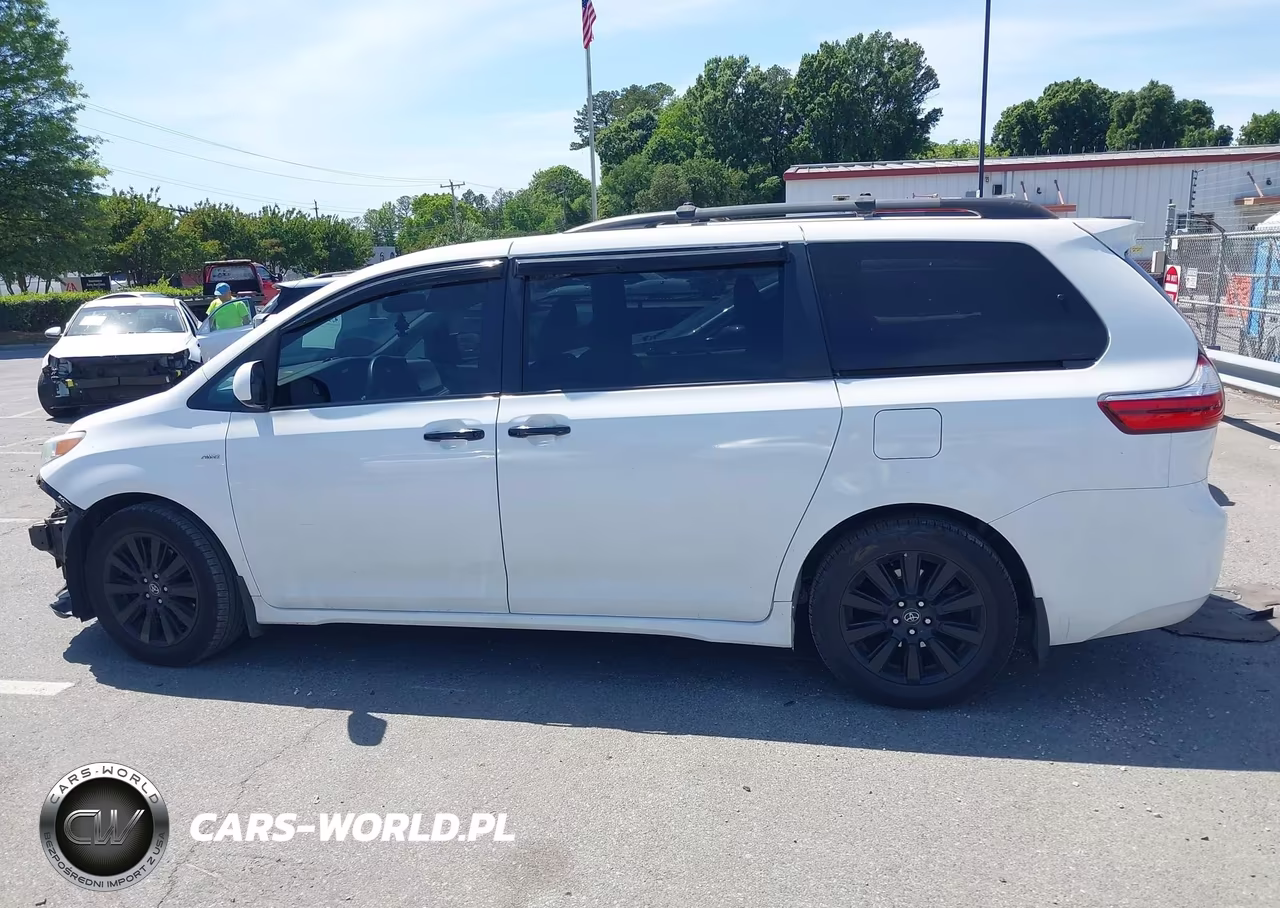 2018 Toyota Sienna Le 7 Passenger VIN:5TDJZ3DC3JS202605 - 14