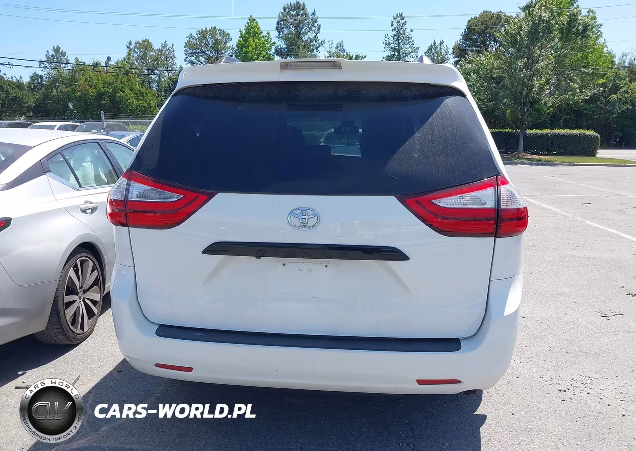 2018 Toyota Sienna Le 7 Passenger VIN:5TDJZ3DC3JS202605 - 16