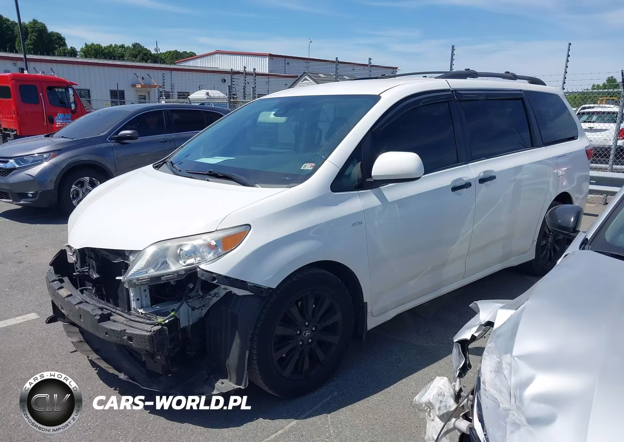 2018 Toyota Sienna Le 7 Passenger VIN:5TDJZ3DC3JS202605 - 2
