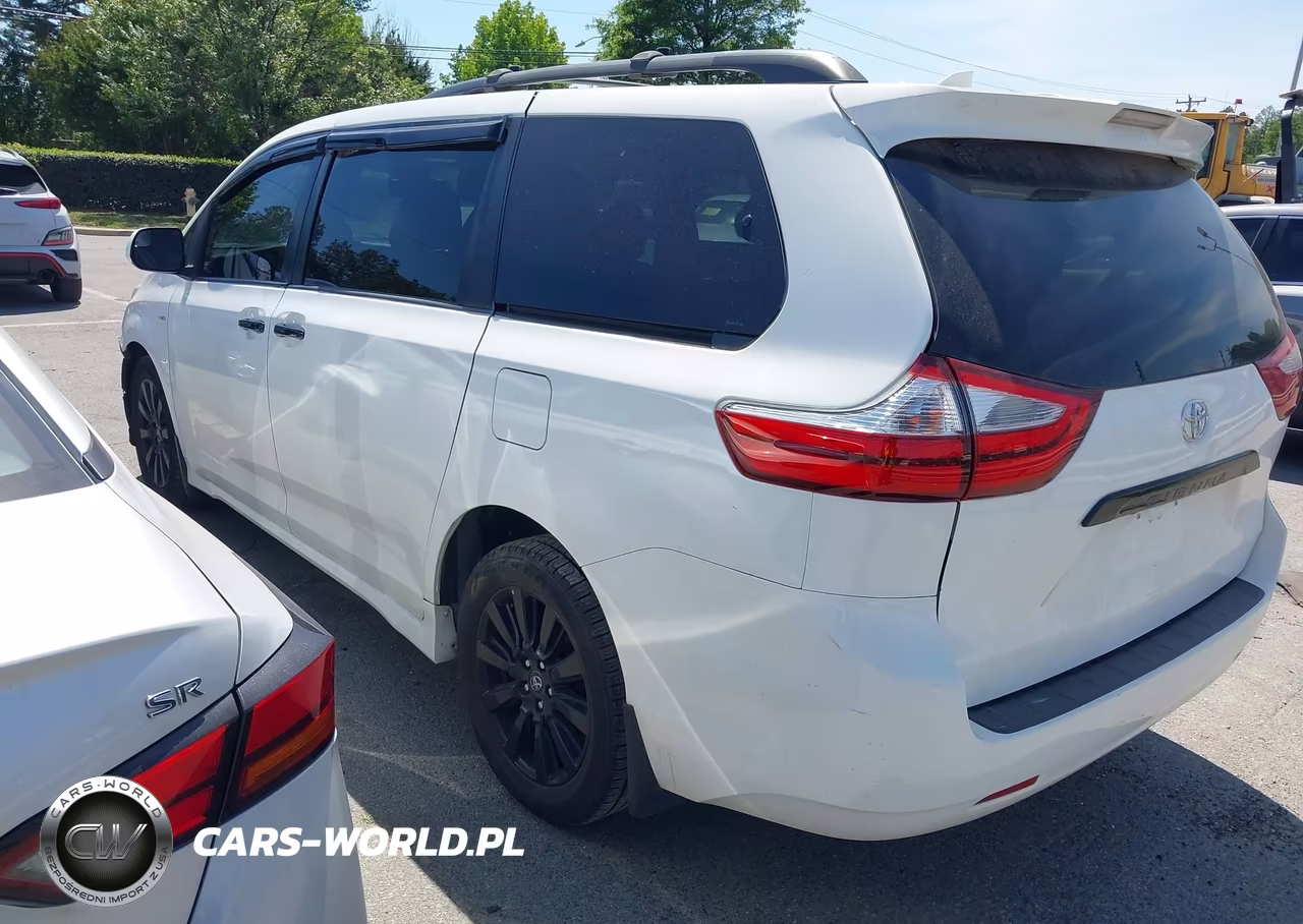 2018 Toyota Sienna Le 7 Passenger VIN:5TDJZ3DC3JS202605 - 3