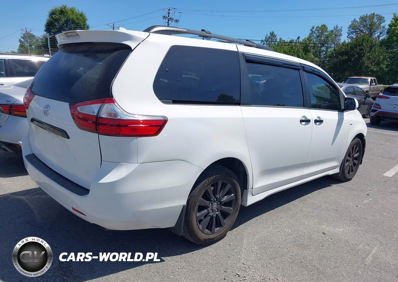 2018 Toyota Sienna Le 7 Passenger VIN:5TDJZ3DC3JS202605 - 4