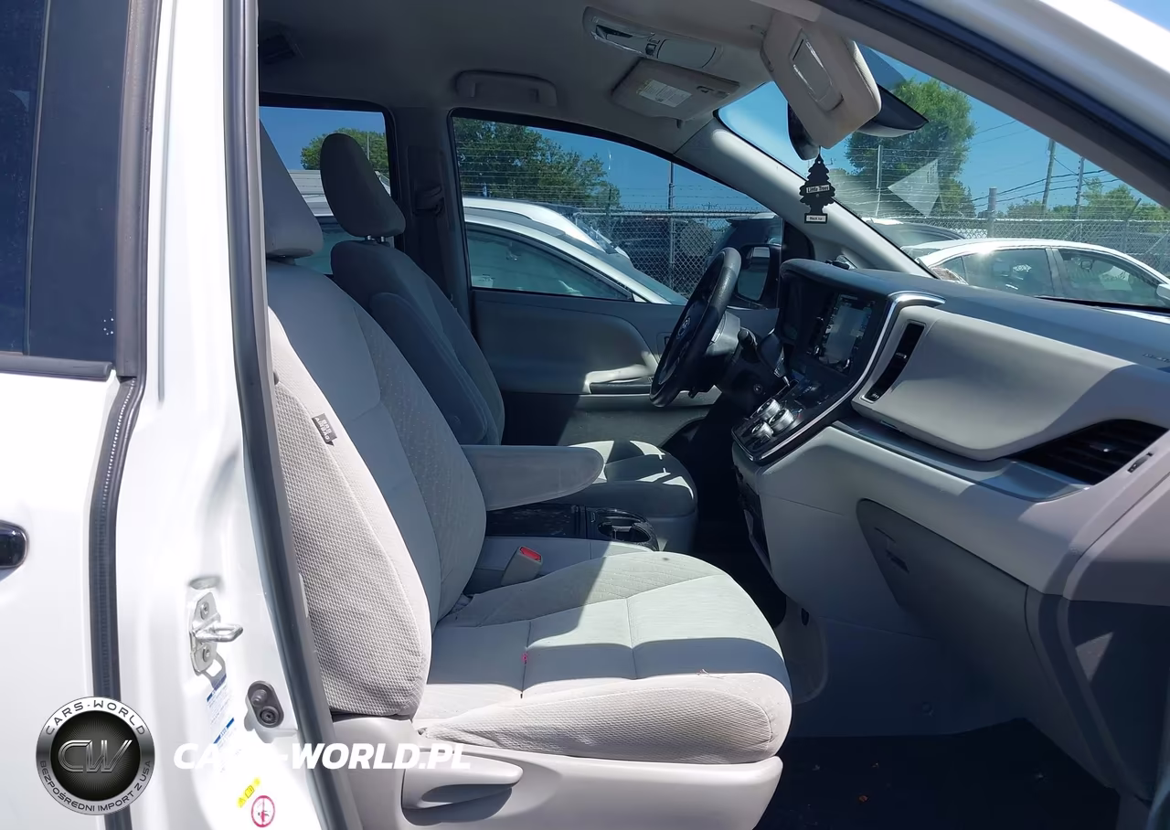 2018 Toyota Sienna Le 7 Passenger VIN:5TDJZ3DC3JS202605 - 5