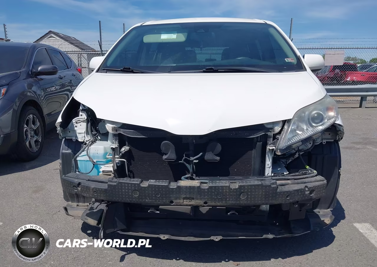 2018 Toyota Sienna Le 7 Passenger VIN:5TDJZ3DC3JS202605 - 6