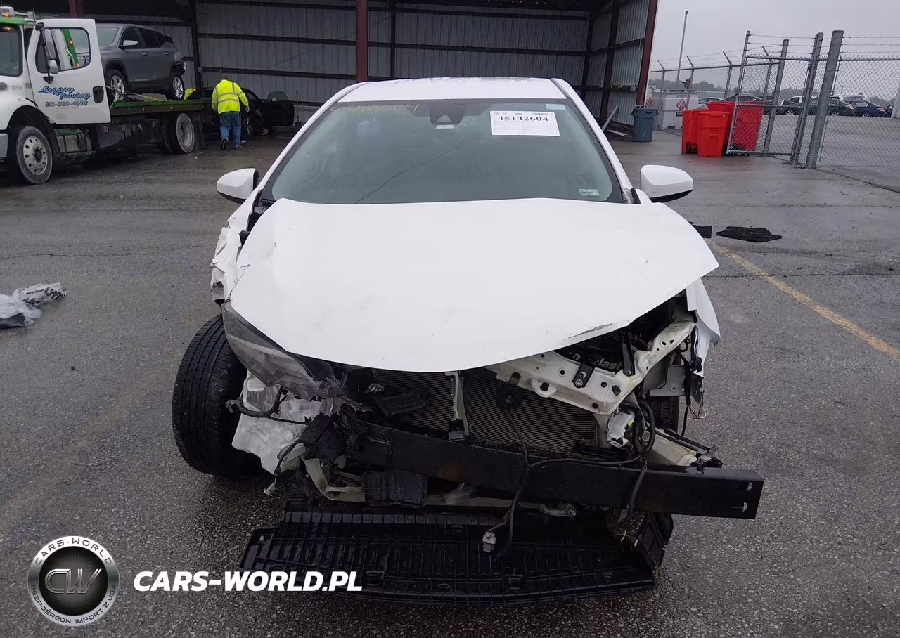 2018 Toyota Corolla Le VIN:5YFBURHE5JP843829 - 13
