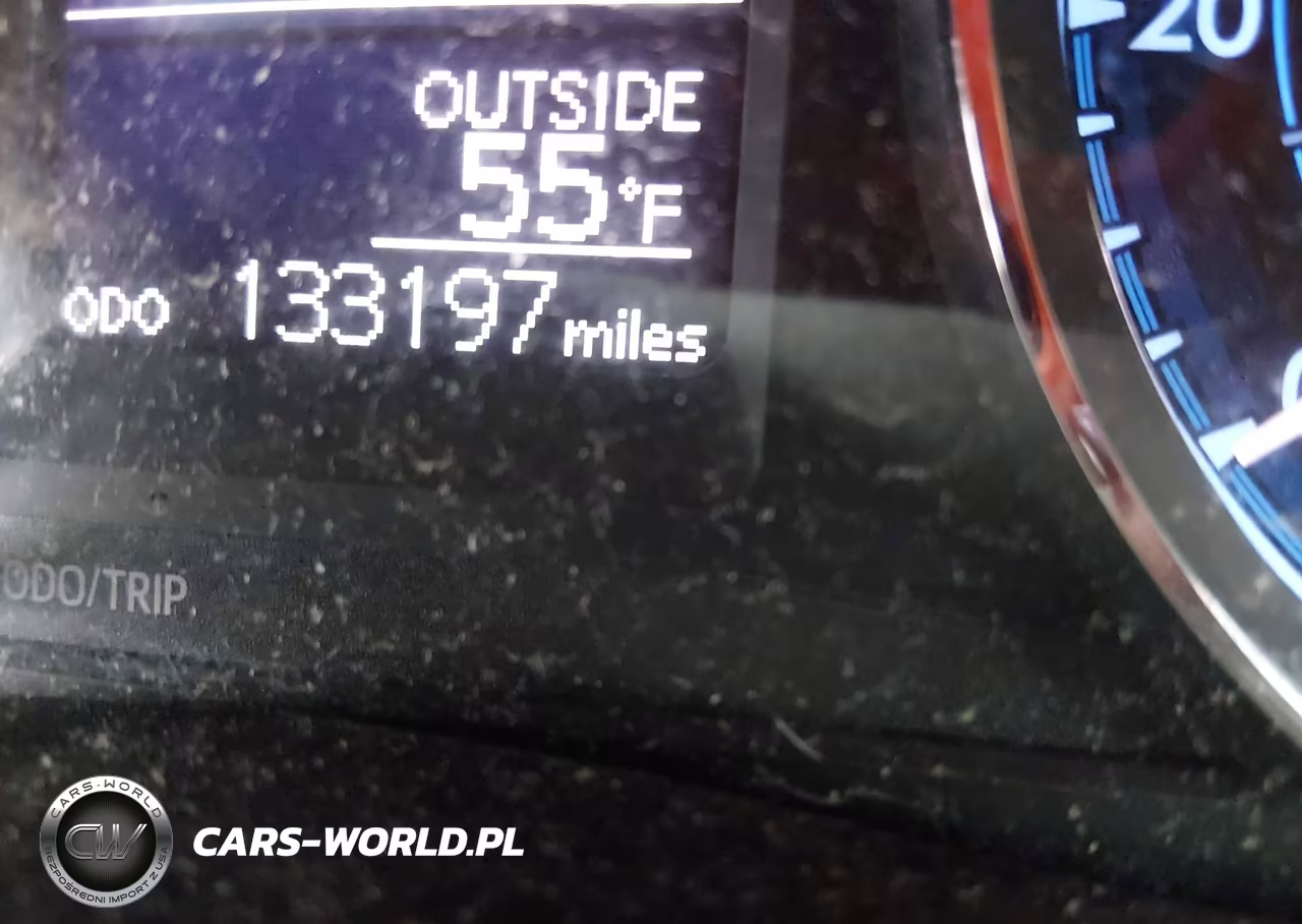 2018 Toyota Corolla Le VIN:5YFBURHE5JP843829 - 16