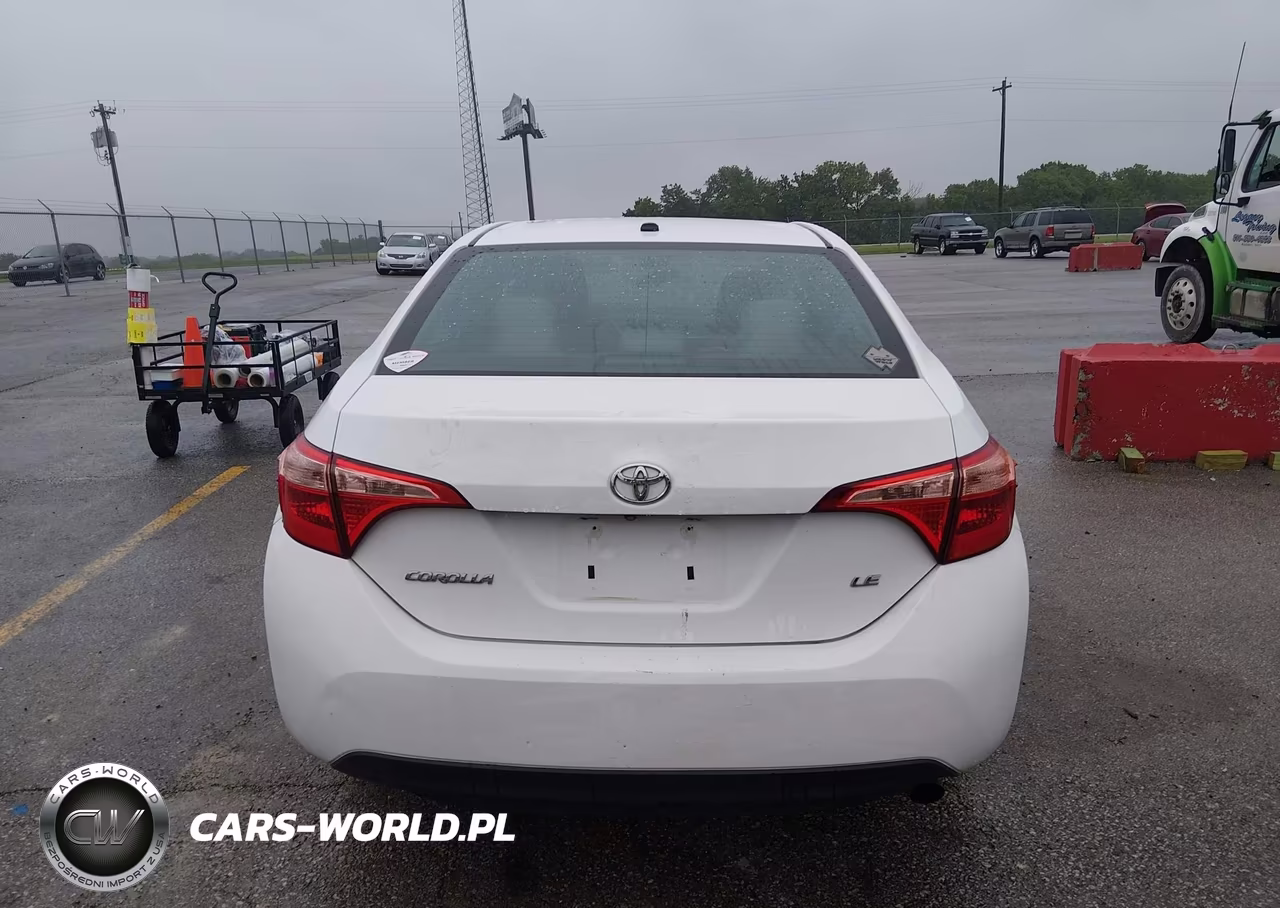 2018 Toyota Corolla Le VIN:5YFBURHE5JP843829 - 17