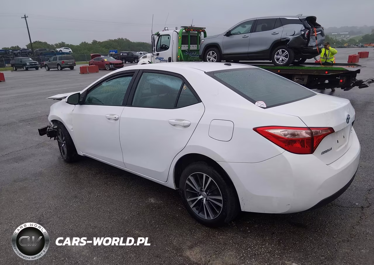 2018 Toyota Corolla Le VIN:5YFBURHE5JP843829 - 3