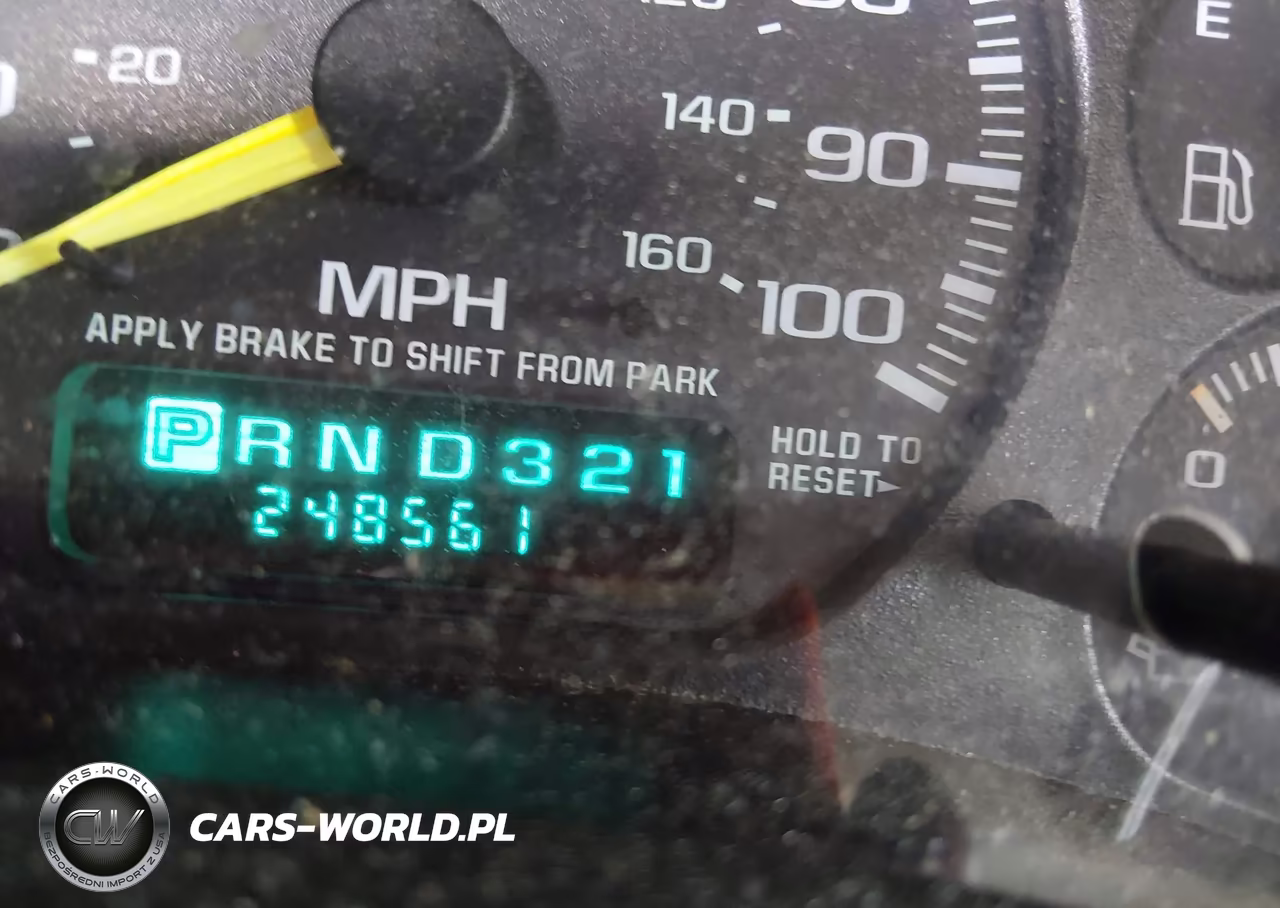 2000 Chevrolet Suburban C1500 VIN:3GNEC16T9YG132404 - 15