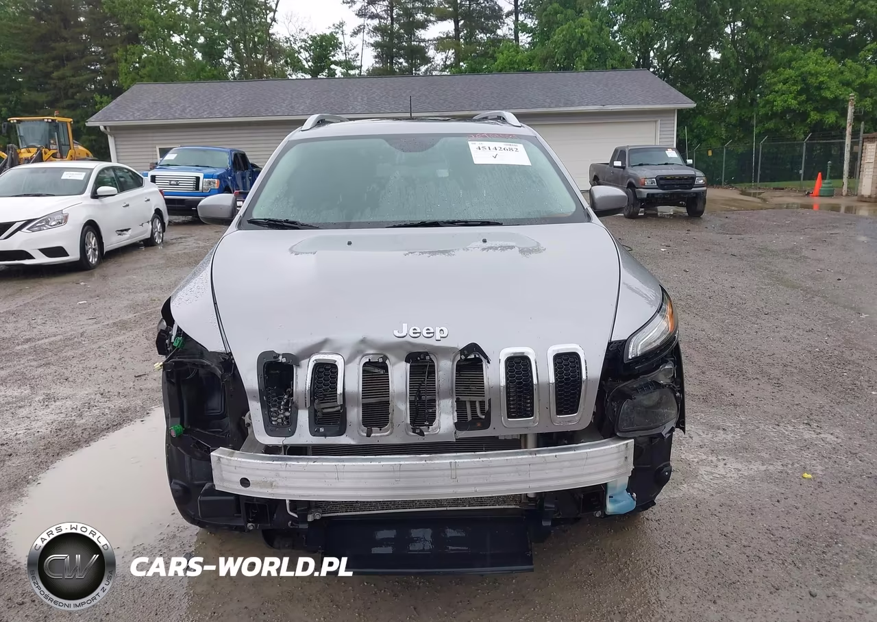 2018 Jeep Cherokee Latitude Plus 4X4 VIN:1C4PJMLX4JD530283 - 13