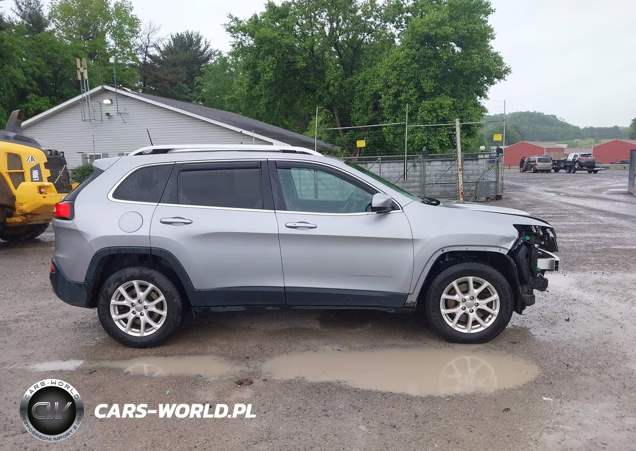 2018 Jeep Cherokee Latitude Plus 4X4 VIN:1C4PJMLX4JD530283 - 14