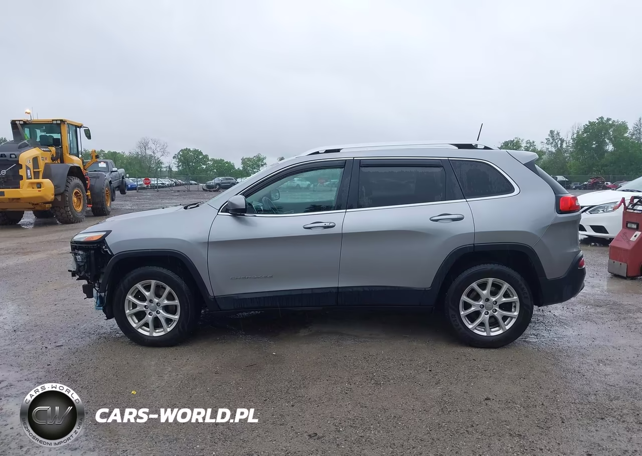 2018 Jeep Cherokee Latitude Plus 4X4 VIN:1C4PJMLX4JD530283 - 15