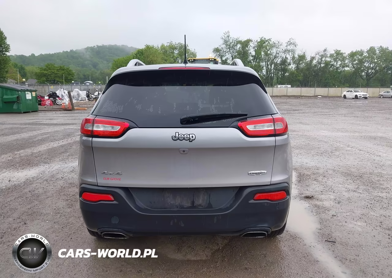 2018 Jeep Cherokee Latitude Plus 4X4 VIN:1C4PJMLX4JD530283 - 17