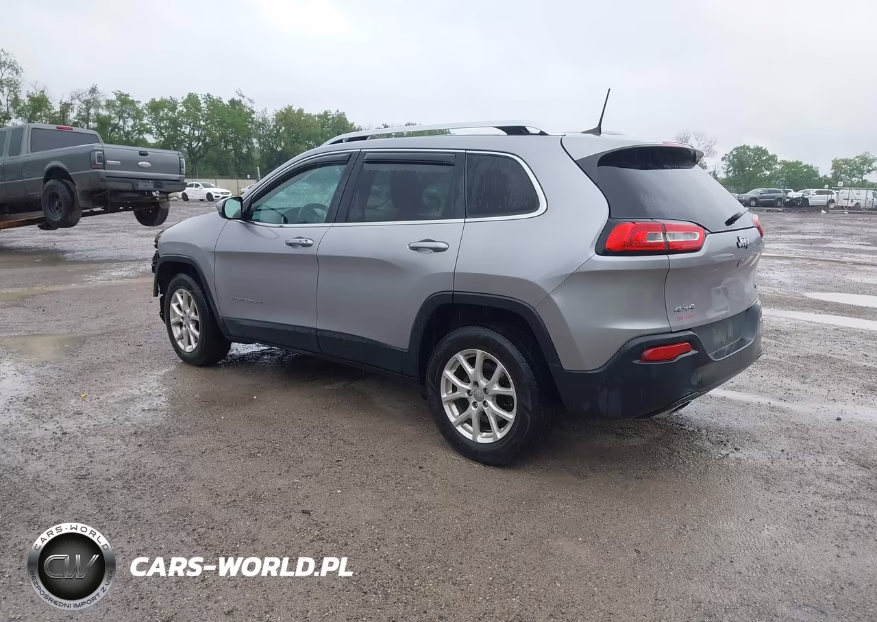 2018 Jeep Cherokee Latitude Plus 4X4 VIN:1C4PJMLX4JD530283 - 3