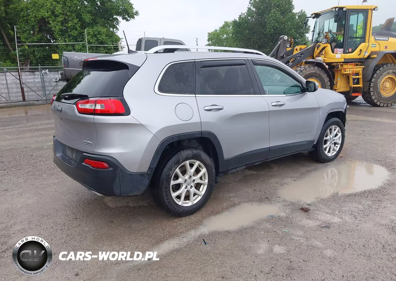 2018 Jeep Cherokee Latitude Plus 4X4 VIN:1C4PJMLX4JD530283 - 4