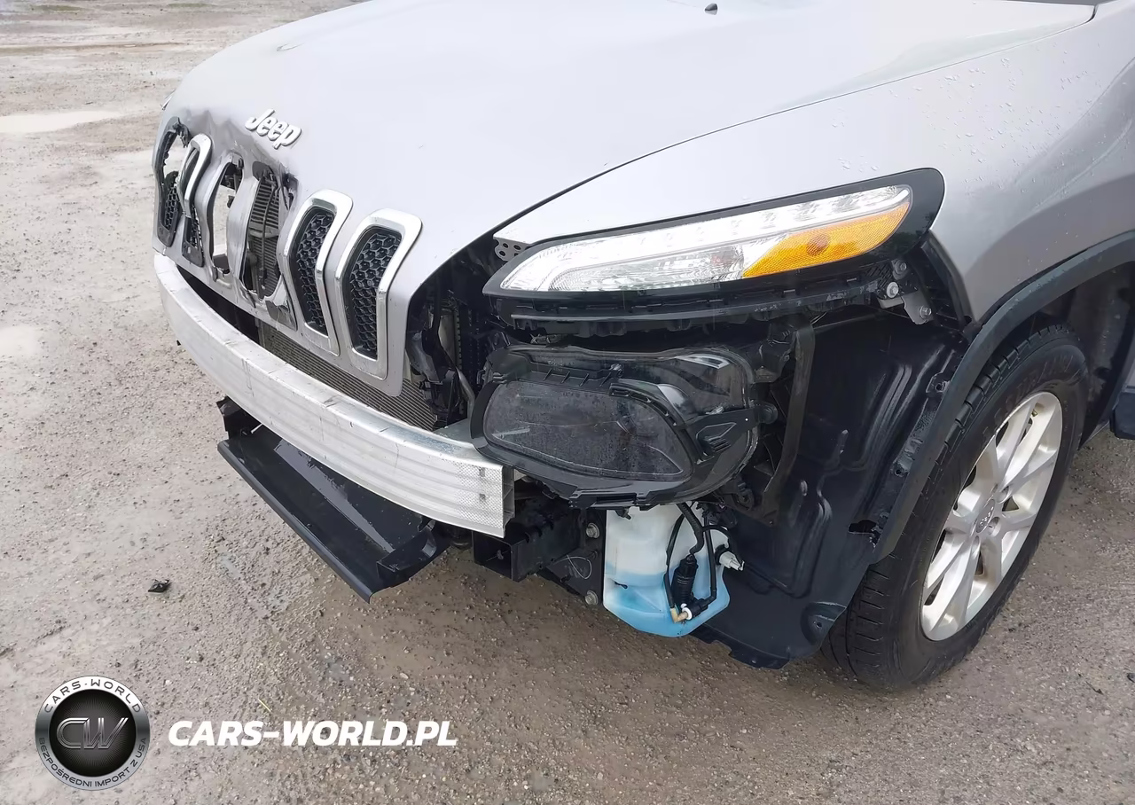 2018 Jeep Cherokee Latitude Plus 4X4 VIN:1C4PJMLX4JD530283 - 6