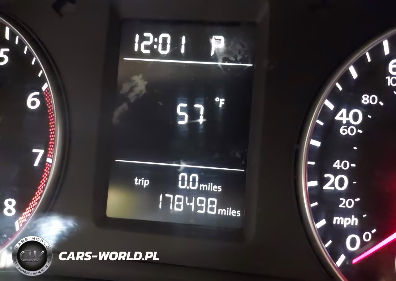 2015 Volkswagen Passat 1.8T Limited Edition VIN:1VWAT7A39FC120929 - 15