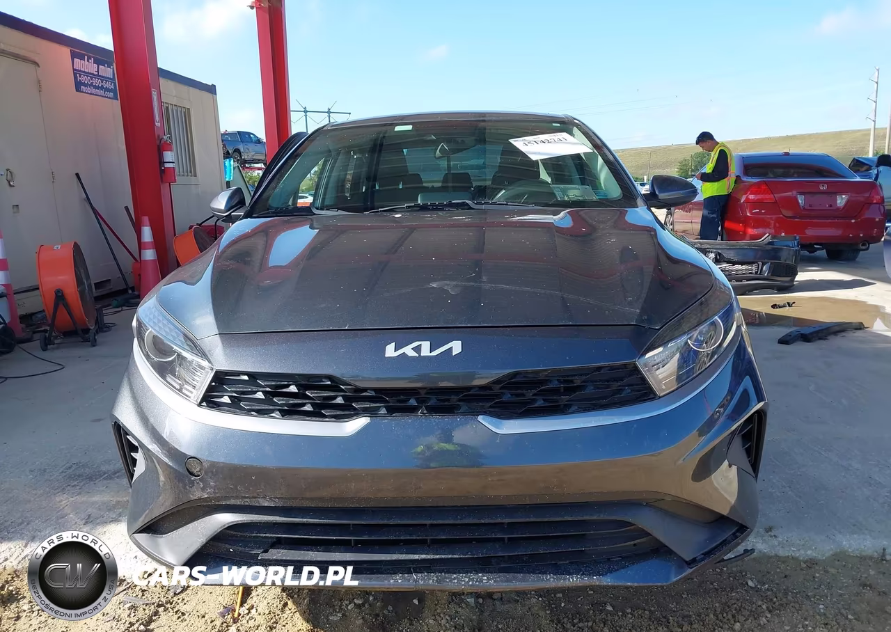 2023 Kia Forte Lxs VIN:3KPF24AD8PE585103 - 12